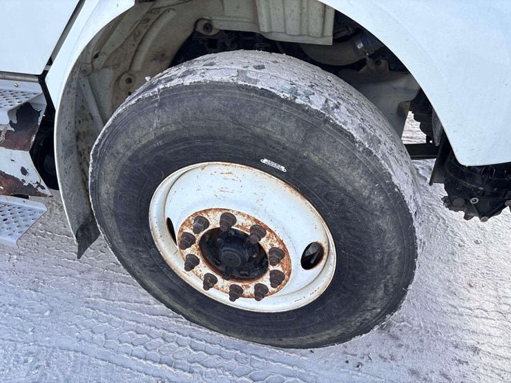 2012-freightliner-m2-106-image-62