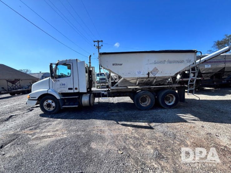 2003-volvo-10-image-14