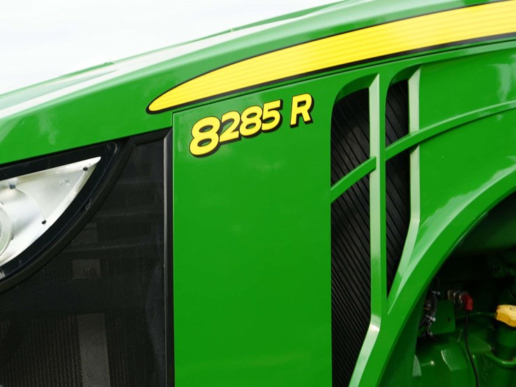 2011-john-deere-8285r-image-58