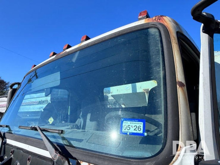 2003-volvo-10-image-67