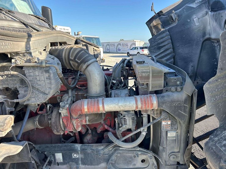 2016-peterbilt-579-image-9