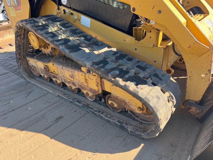 2020-caterpillar-299d3-image-12