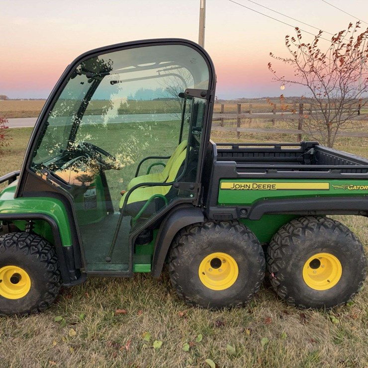 JOHN DEERE GATOR