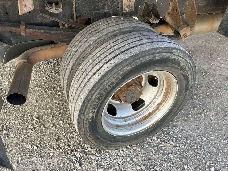 2018-dodge-ram-5500-4x4-crew-cab-flatbed-service-truck-image-31