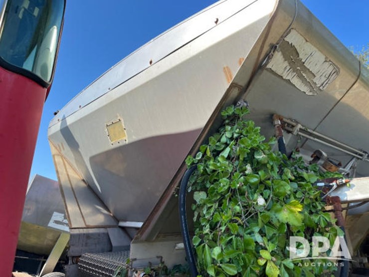 2009-stahly-peterbilt-image-37