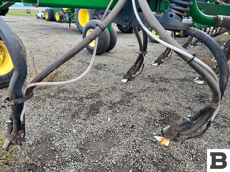 john-deere-1830-image-35