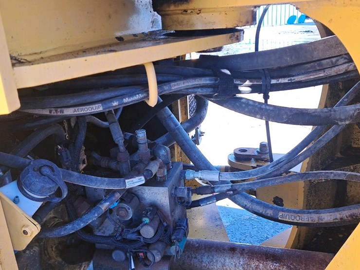 2018-deere-544k-image-22