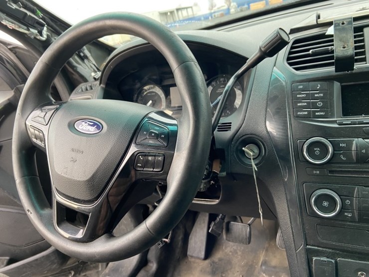 2017-ford-explorer-image-16