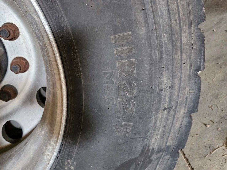 2005-kenworth-t300-image-17