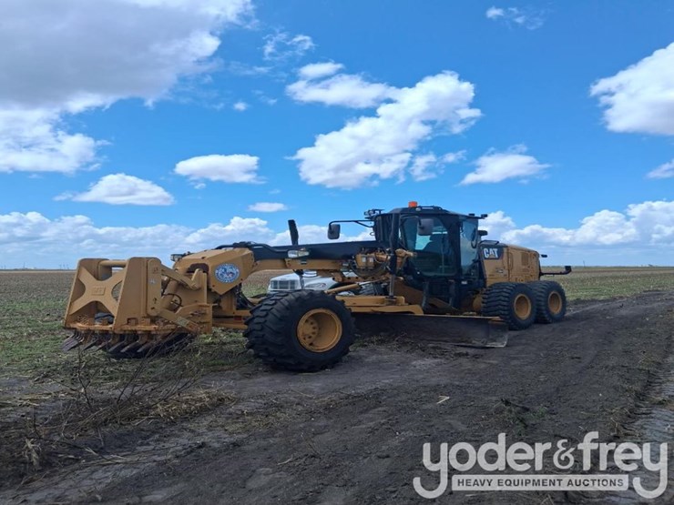 2016-caterpillar-120m2-image-1