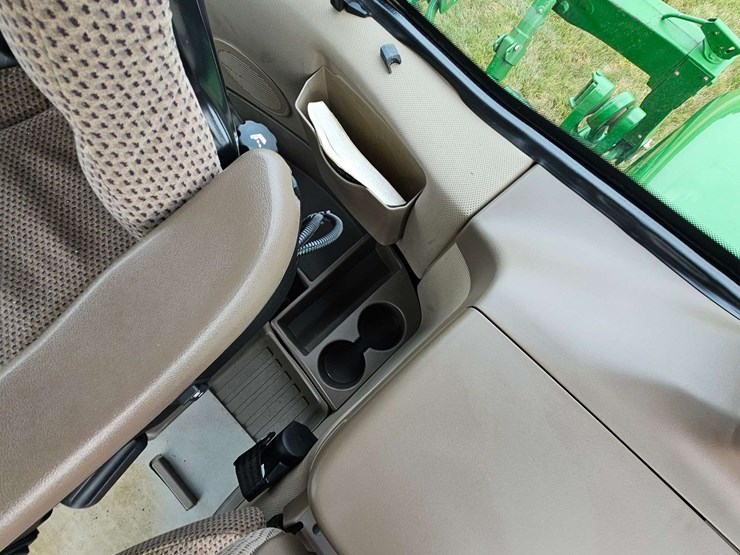 2011-john-deere-8285r-image-6