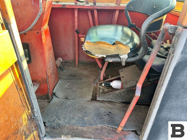 1972-new-holland-1048-image-46