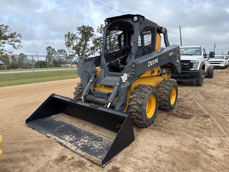 2022-deere-330g-image-2