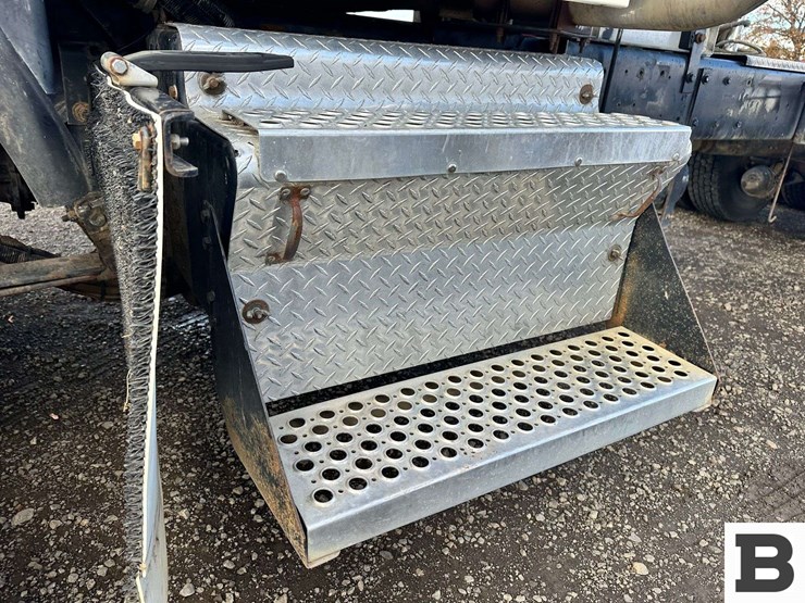 1999-kenworth-t800-image-33