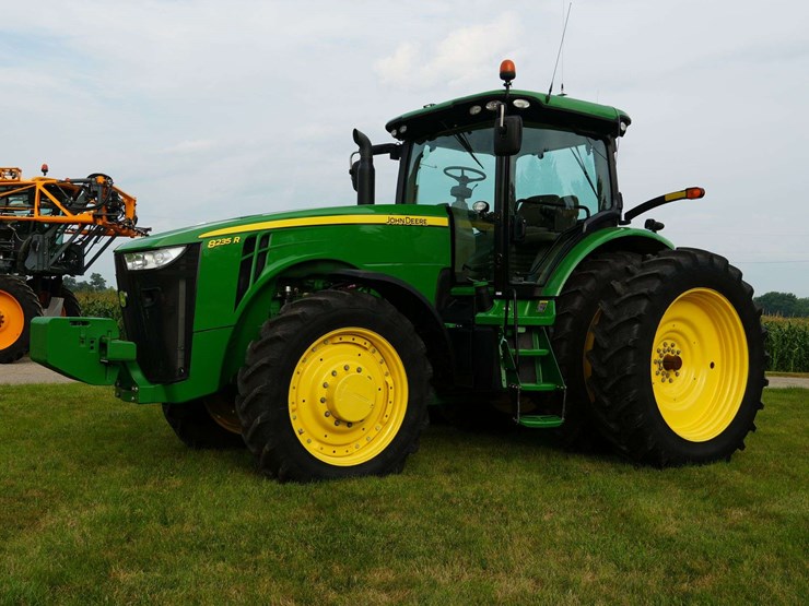 2012-john-deere-8235r-image-33