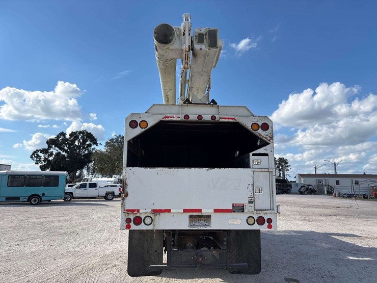 2012-freightliner-m2-106-image-64