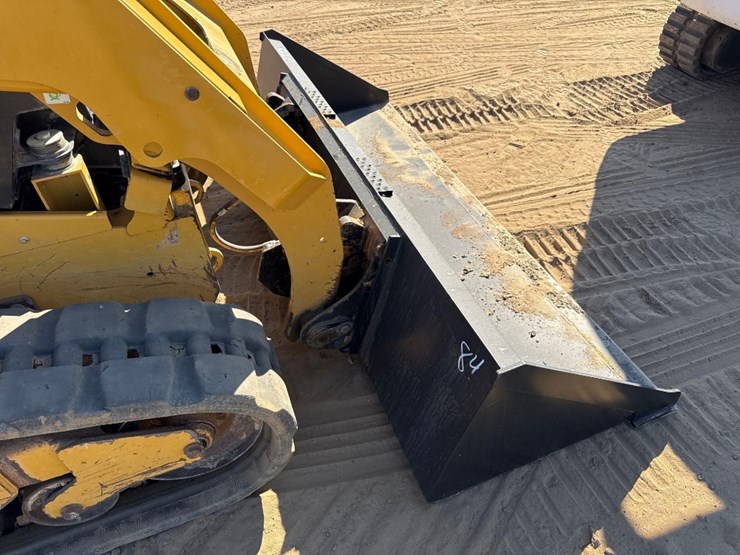 2023-caterpillar-259d3-image-25