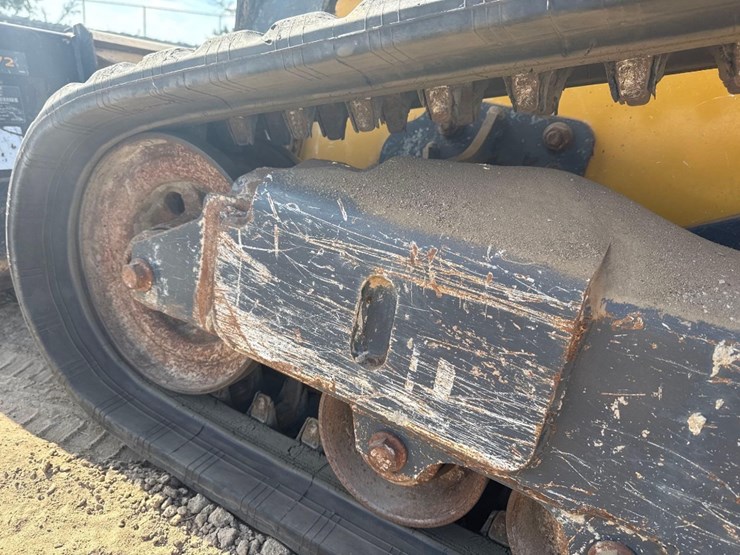 2021-deere-325g-image-10