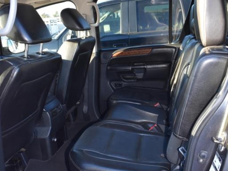 2012-nissan-armada-image-6