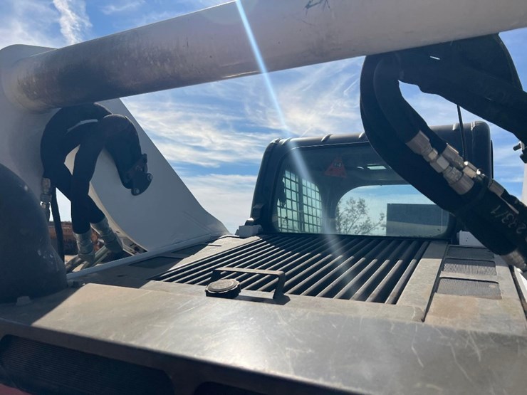 2022-bobcat-s770-image-15