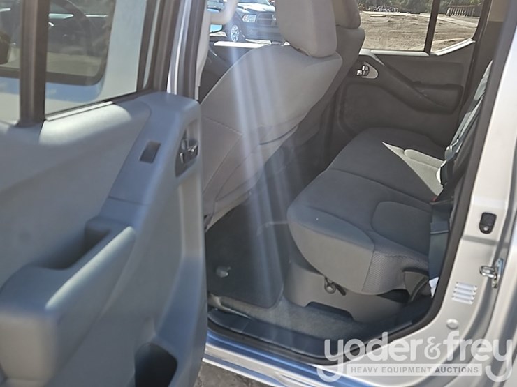 2016-nissan-frontier-image-18