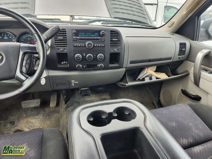 2012-chevrolet-silverado-2500hd-image-25