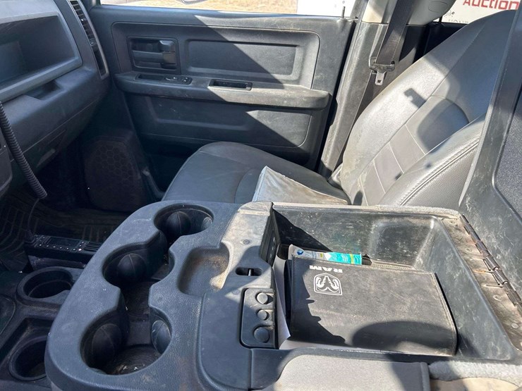 2018-dodge-ram-5500-4x4-crew-cab-flatbed-service-truck-image-17