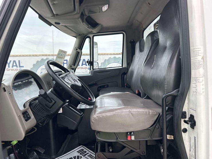 2018-international-durastar-4300-image-15
