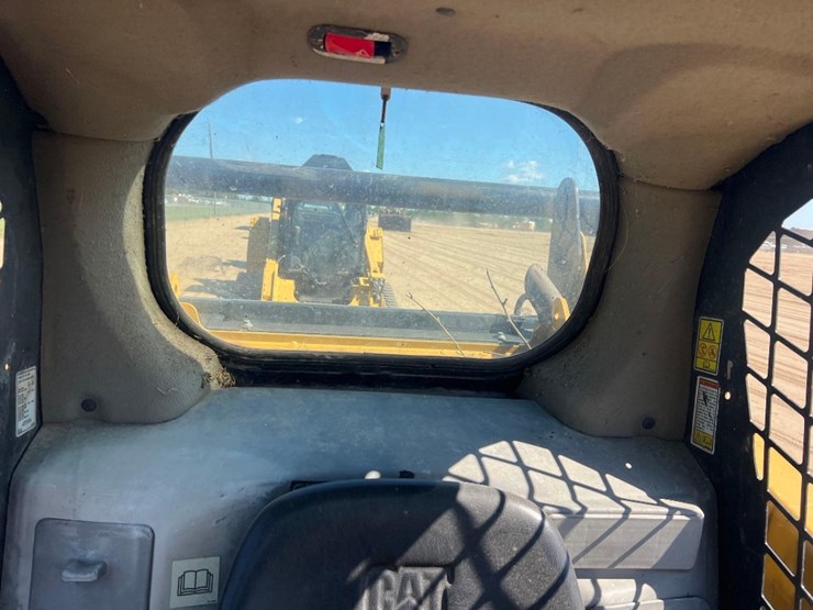 2016-caterpillar-259d-image-31