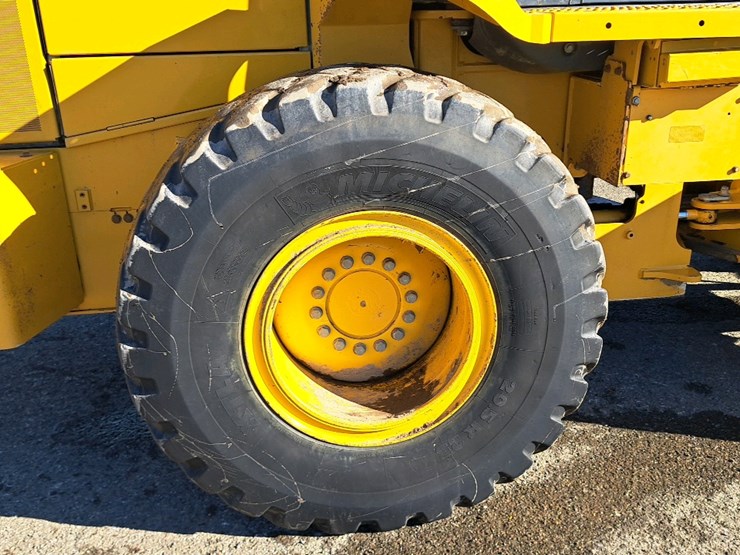 2018-deere-524k-image-39