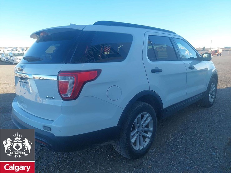 2017-ford-explorer-image-4