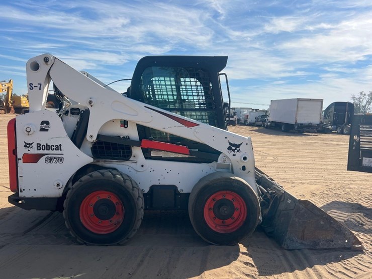 2022-bobcat-s770-image-5