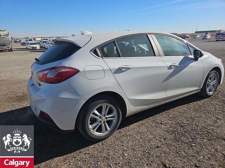 2018-chevrolet-cruze-lt-4dr-hatchback-image-4