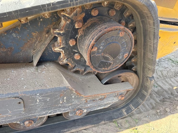 2021-deere-325g-image-11