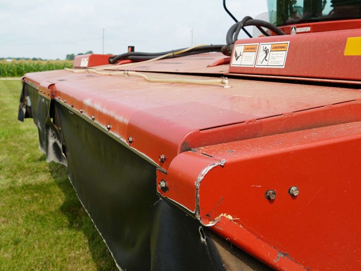 hesston-8550s-self-propelled-mower-conditioner-image-47