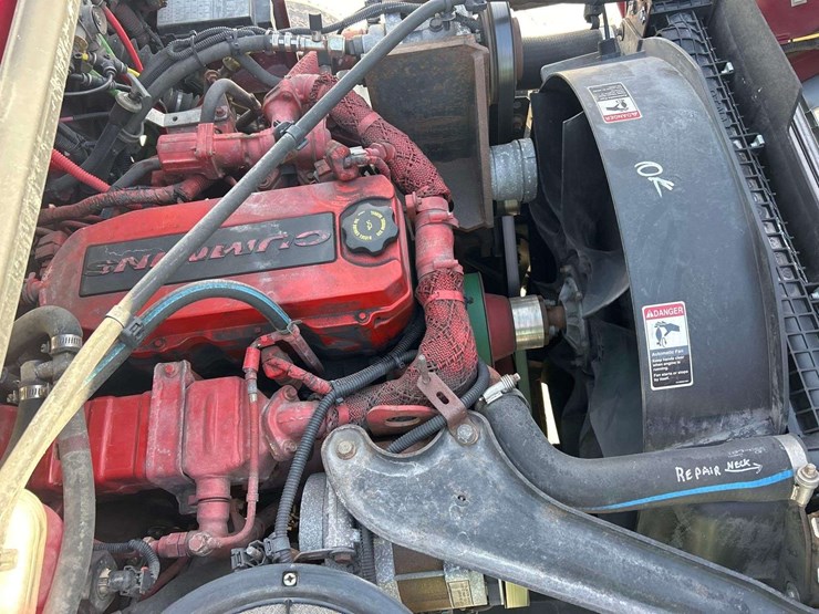 2014-freightliner-m2-106-image-10