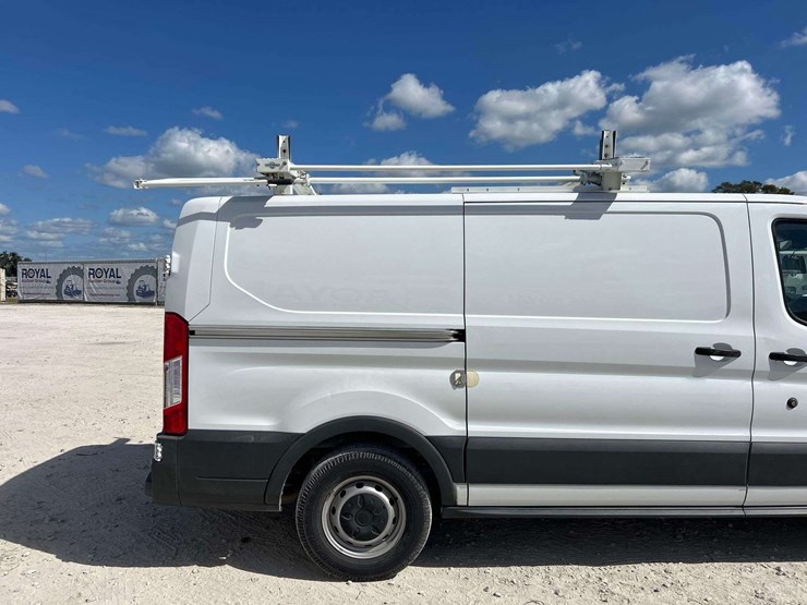 2017-ford-transit-image-40