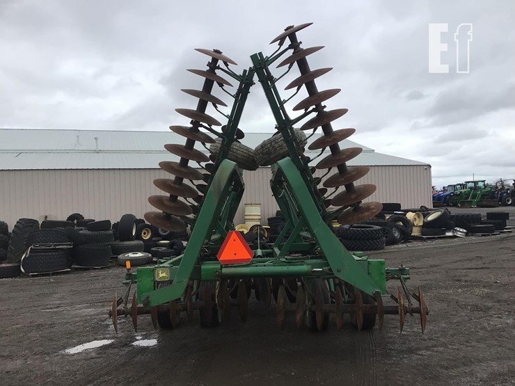 john-deere-230-image-8