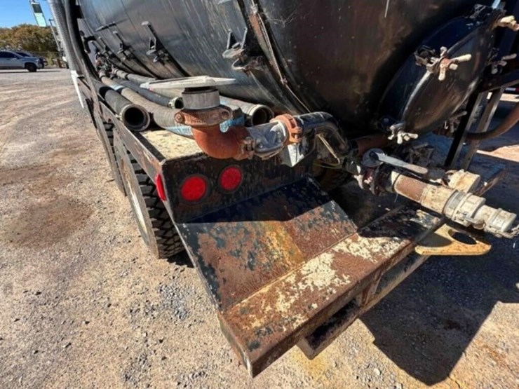 1996-freightliner-bobtail-water-truck-image-30