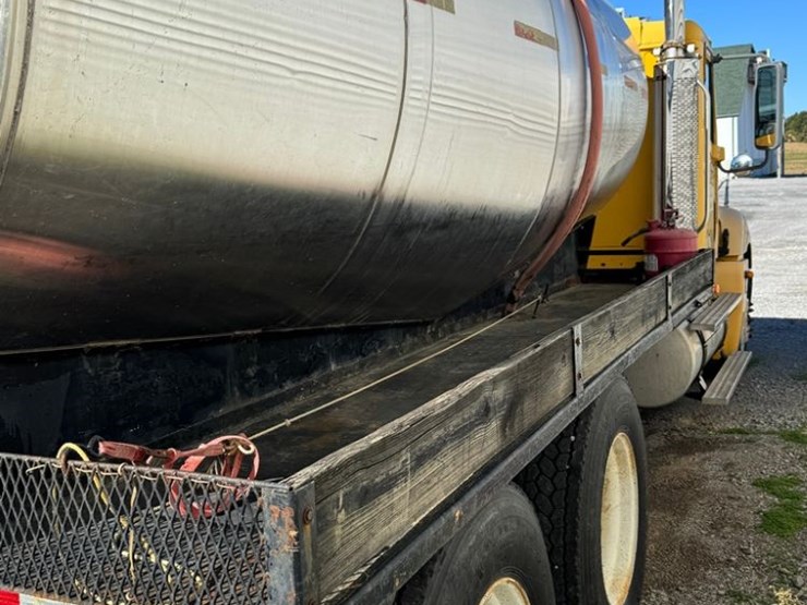 2005-freightliner-liquid-nurse-truck-(pz14146,-unit-27975)-image-6