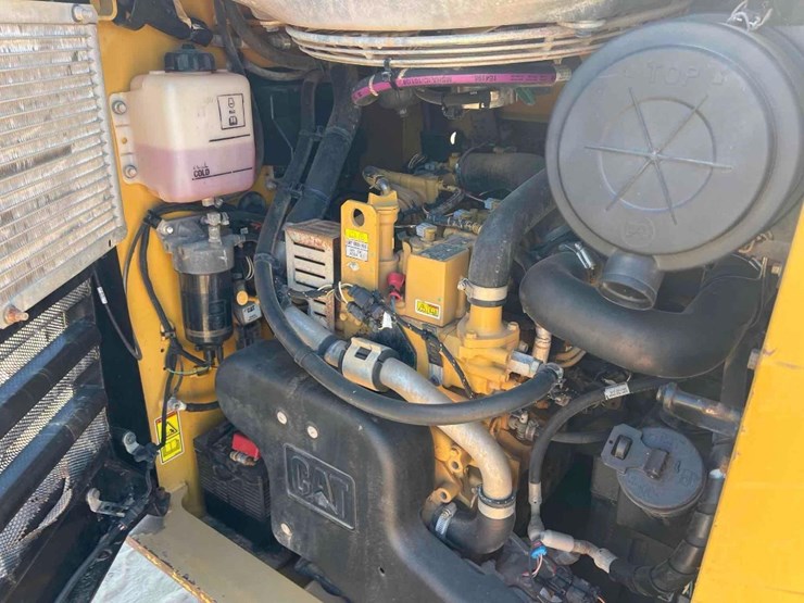 2017-caterpillar-262d-image-17