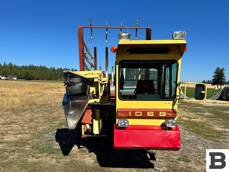 new-holland-1068-image-11