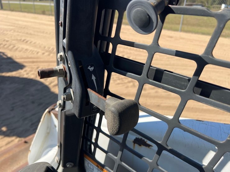 2012-bobcat-t770-image-29