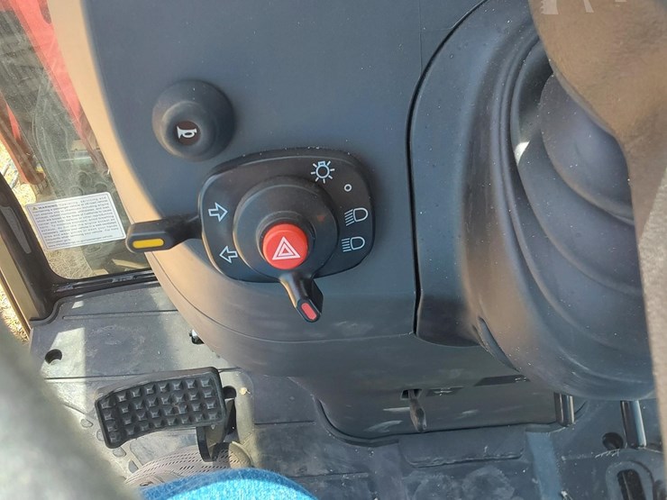 2023-mahindra-1635-hst-image-29