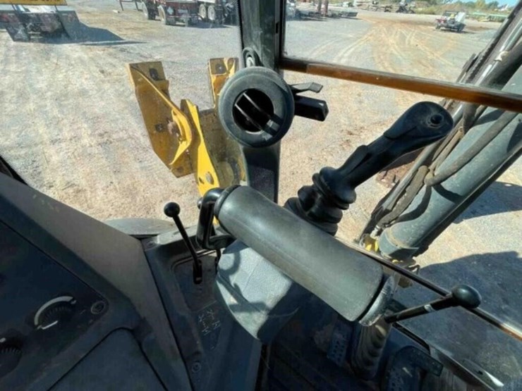 2015-deere-310sl-image-30