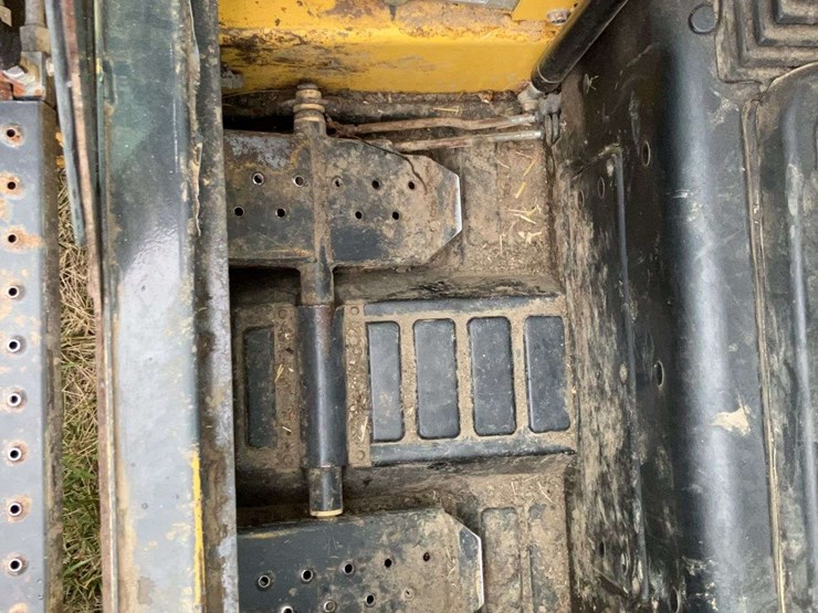 2018-new-holland-l228-image-32