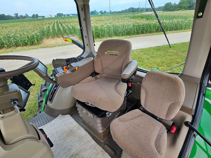 2012-john-deere-8235r-image-4