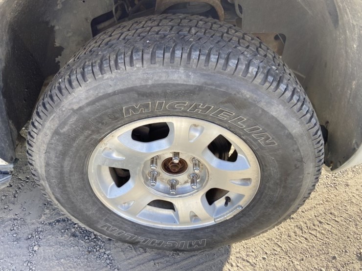 2009-chevrolet-tahoe-image-33