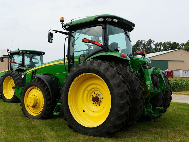 2011-john-deere-8285r-image-24