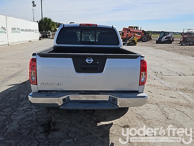 2016-nissan-frontier-image-15